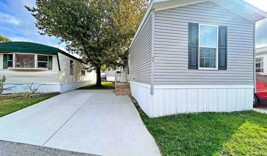 7055 Quarry Rd 43, Amherst, OH 44001 - 2 Beds, 2 Bath