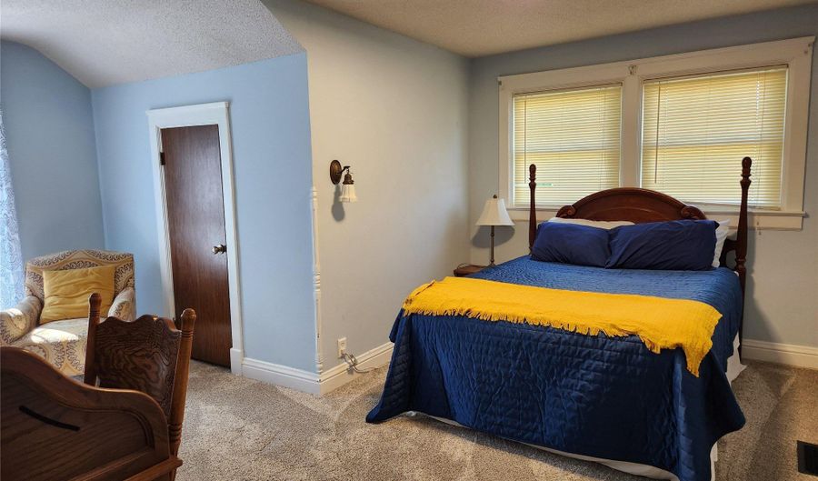 903 Greene St, Adel, IA 50003 - 4 Beds, 2 Bath