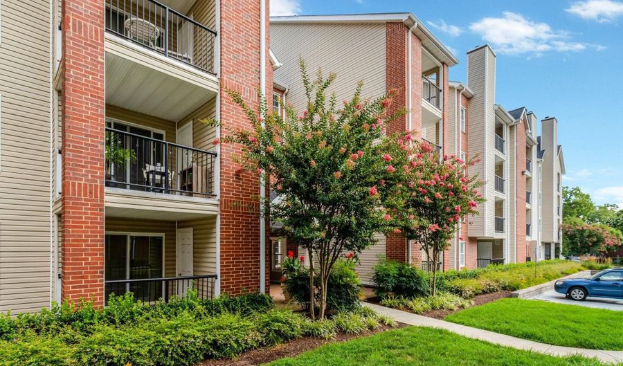 3307 WYNDHAM Cir 2157, Alexandria, VA 22302 - 2 Beds, 2 Bath