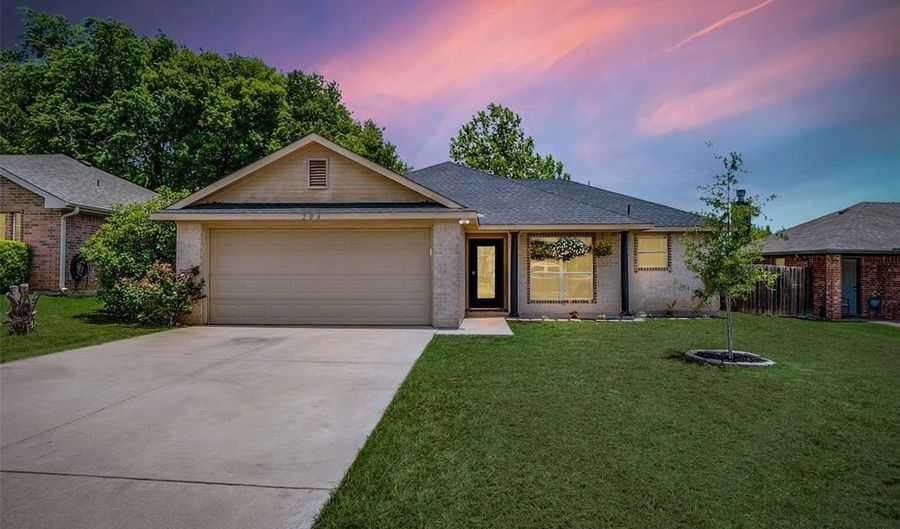 206 Cheyenne Trl, Alvarado, TX 76009 - 3 Beds, 2 Bath