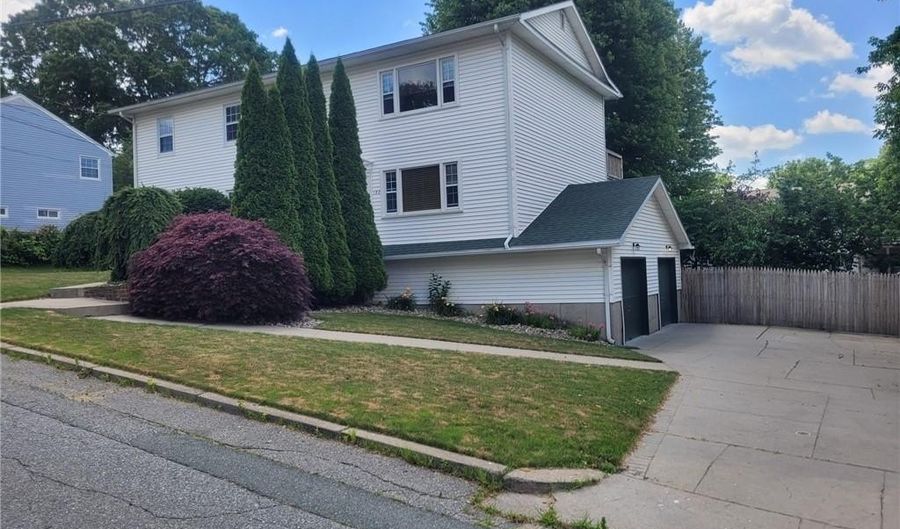 190 Gladstone St 2, Cranston, RI 02920 - 3 Beds, 1 Bath