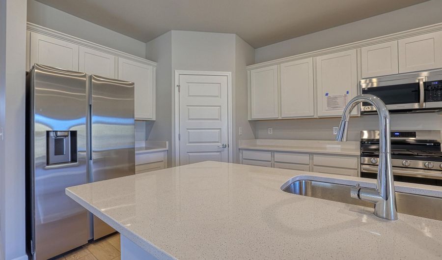 12422 Whitcomb Cir, Athens, AL 35613 - 4 Beds, 2 Bath