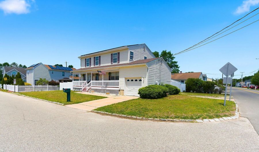 16 Cherry St, Beachwood, NJ 08722 - 4 Beds, 3 Bath