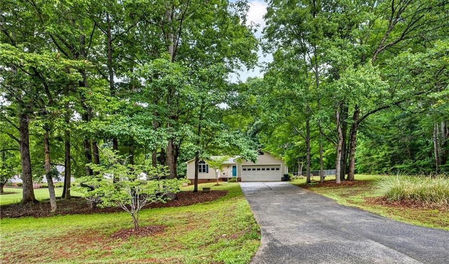 2387 Woodridge Dr, Asheboro, NC 27205 - 3 Beds, 2 Bath