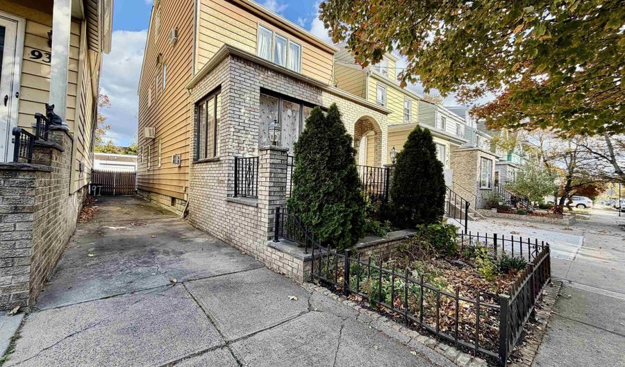 91 W 57TH St, Bayonne, NJ 07002 - 3 Beds, 2 Bath