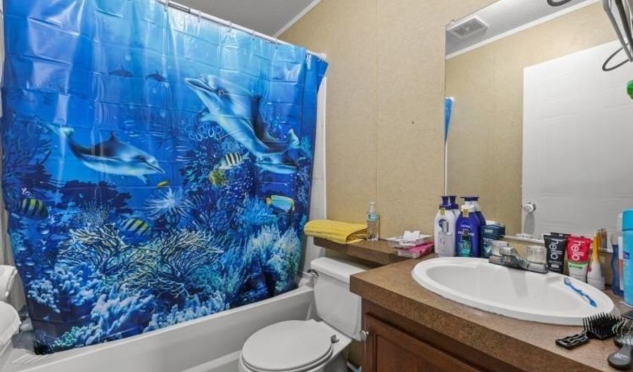 204 N Wickham St, Alvord, TX 76225 - 3 Beds, 2 Bath