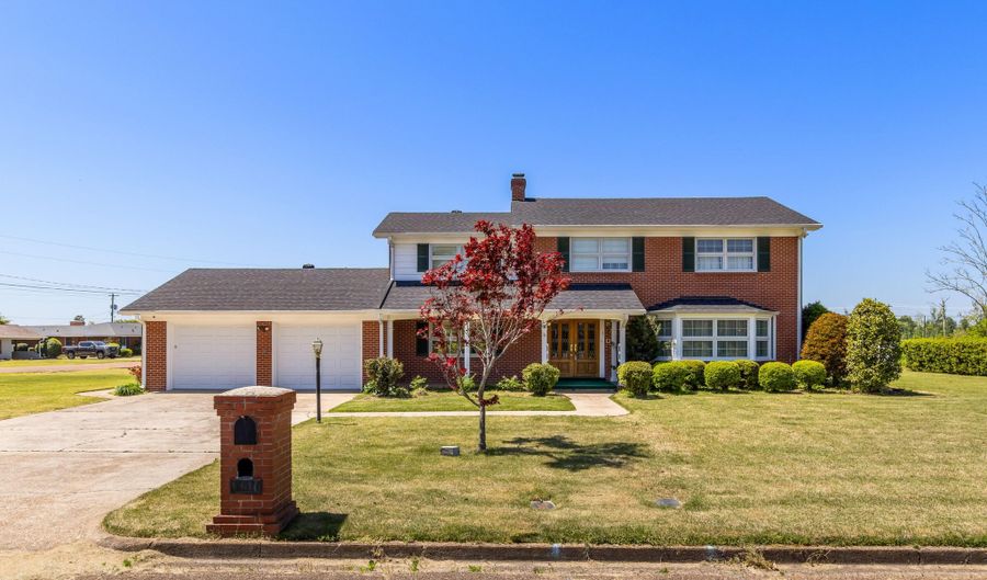 601 Meadowbrook Crk, Amory, MS 38821 - 4 Beds, 3 Bath