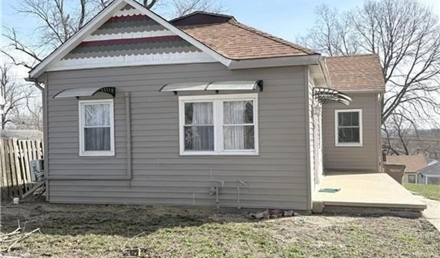 1444 S 8th St, Atchison, KS 66002 - 2 Beds, 1 Bath