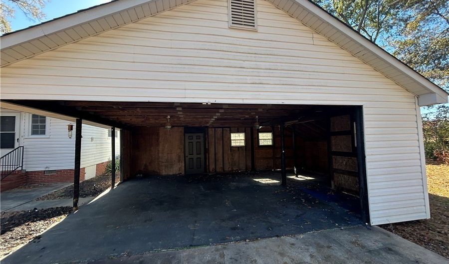 403 Oak Dr, Belton, SC 29627 - 3 Beds, 2 Bath