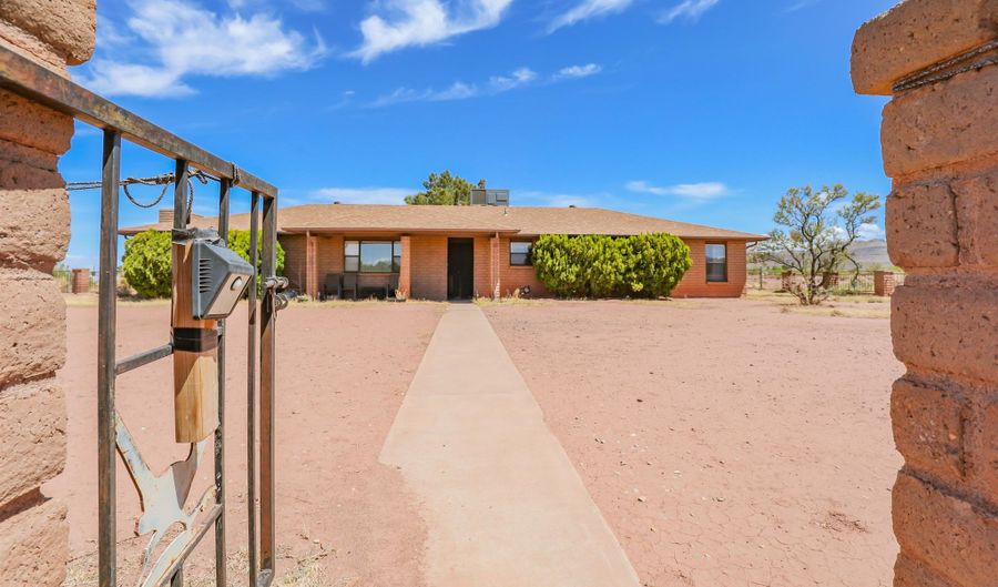102 Mountain Meadow Rd, Alamogordo, NM 88310 - 3 Beds, 2 Bath