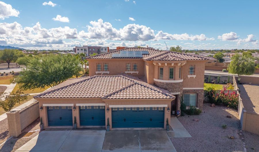1777 N WESTFALL Ln, Casa Grande, AZ 85122 - 5 Beds, 4 Bath
