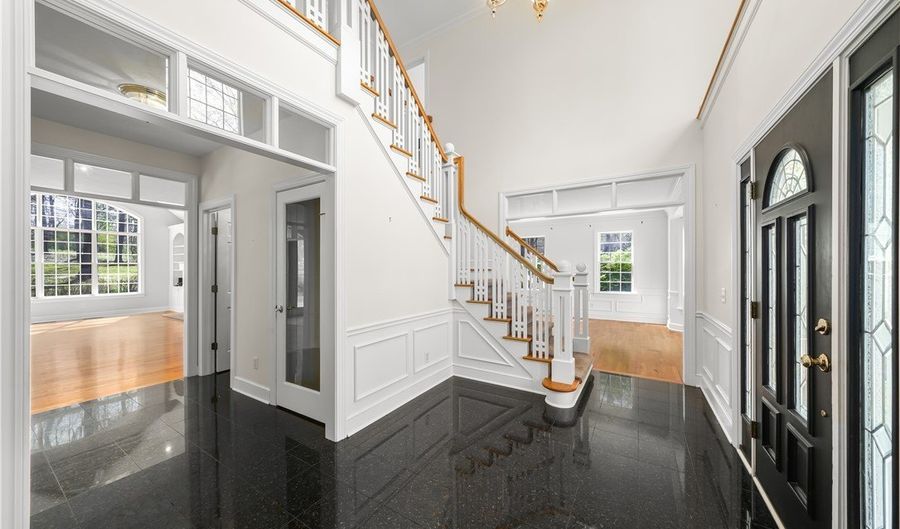 875 Cascades Dr, Aurora, OH 44202 - 5 Beds, 6 Bath