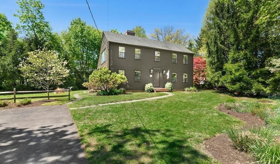 8 Seagate Rd, Darien, CT 06820 - 4 Beds, 3 Bath