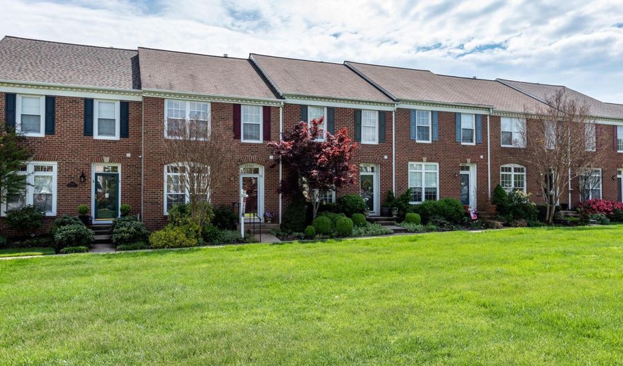 20362 HARTWELL St, Ashburn, VA 20147 - 3 Beds, 4 Bath