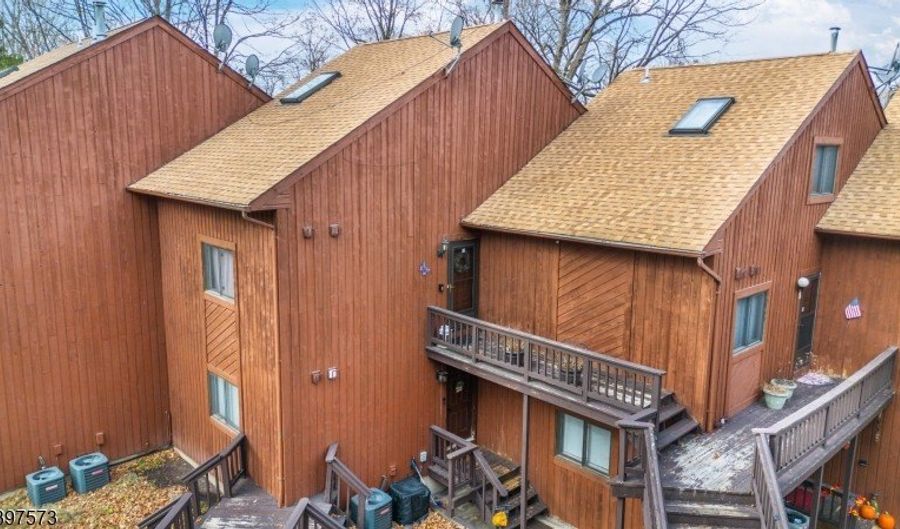 10 Augusta Dr 9, Alloway, NJ 07462 - 2 Beds, 2 Bath