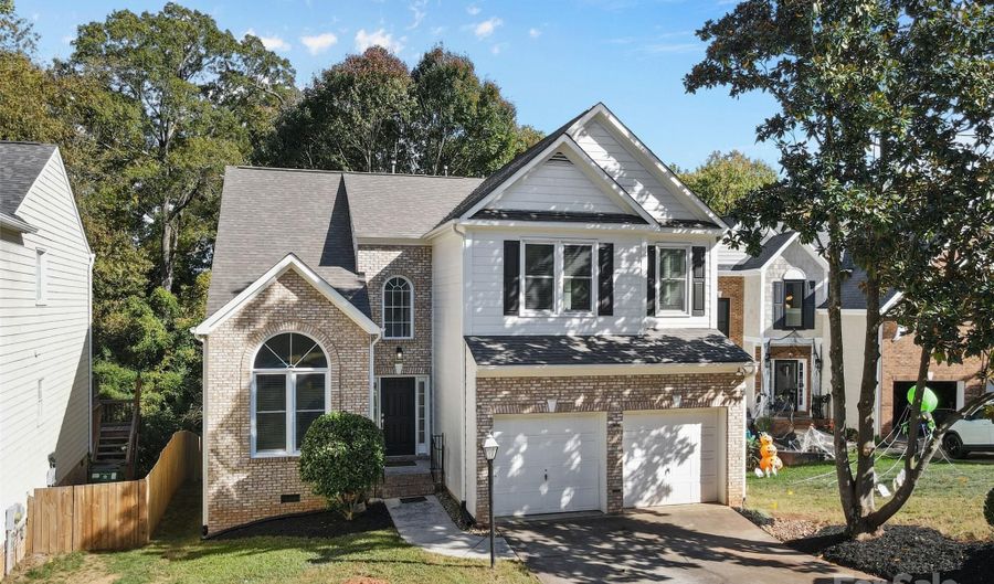 2016 Sablewood Dr, Charlotte, NC 28205 - 4 Beds, 3 Bath