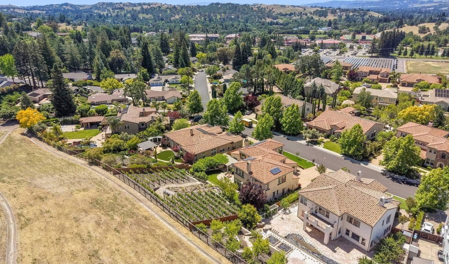 387 Golden Grass Dr, Alamo, CA 94507 - 4 Beds, 4 Bath