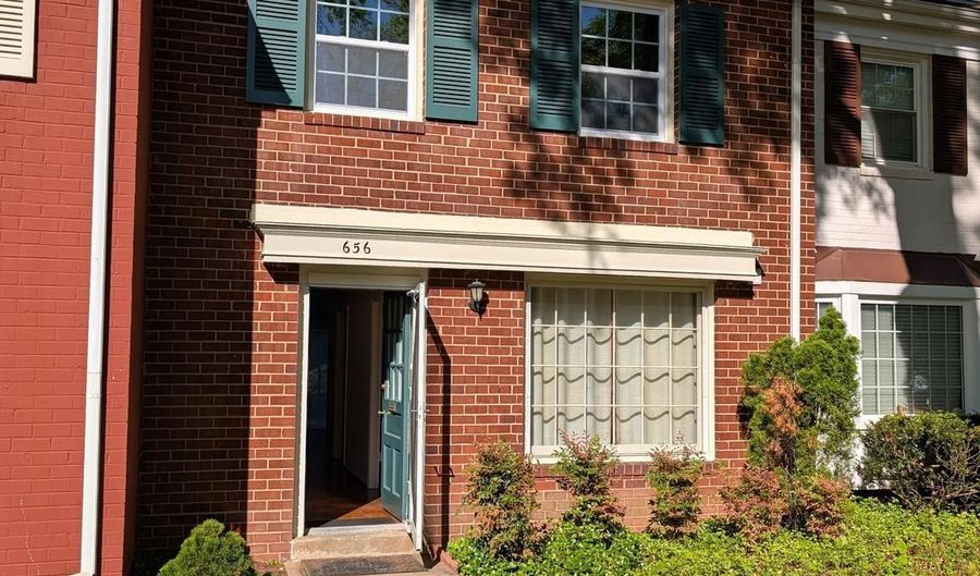 656 AZALEA Dr 4-656, Rockville, MD 20850 - 3 Beds, 3 Bath