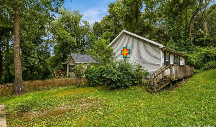 144 Hanover St, Asheville, NC 28806 - 6 Beds, 4 Bath