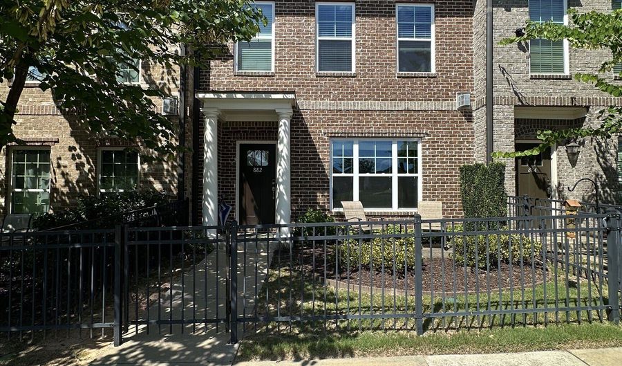 882 Westmoreland Cir NW, Atlanta, GA 30318 - 3 Beds, 3 Bath