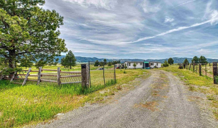 7 Garrett Ln, Cascade, ID 83611 - 2 Beds, 2 Bath