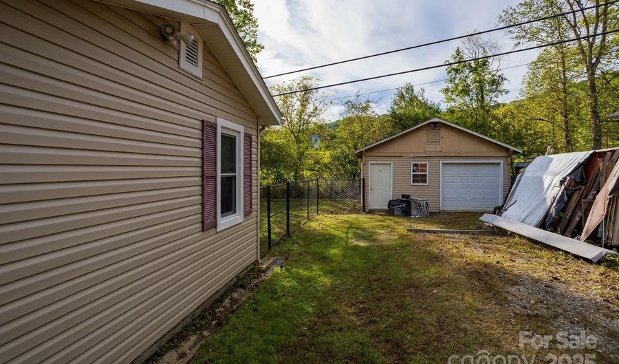 948 Riceville Rd, Asheville, NC 28805 - 2 Beds, 1 Bath