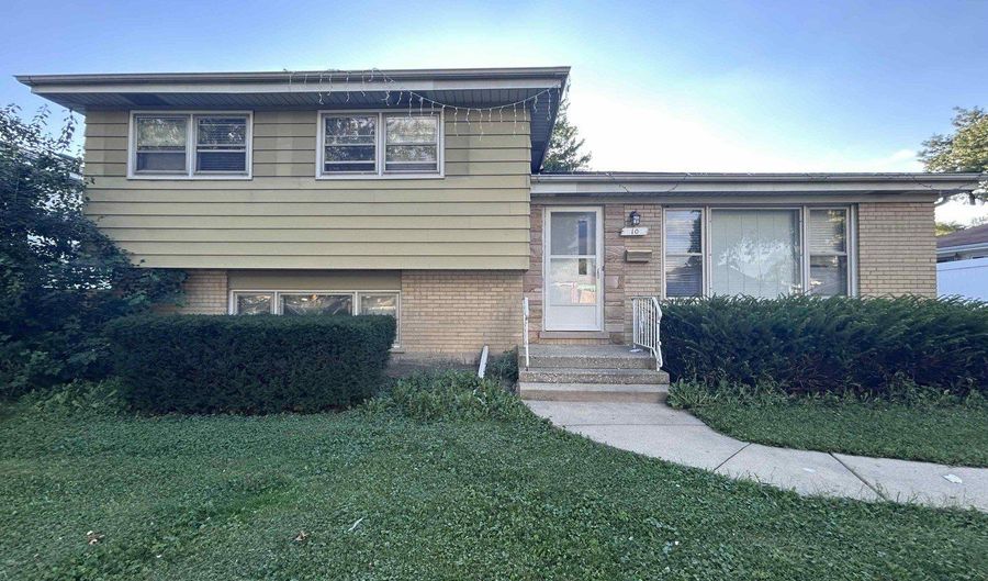 10 N ADAMS Dr, Addison, IL 60101 - 3 Beds, 2 Bath