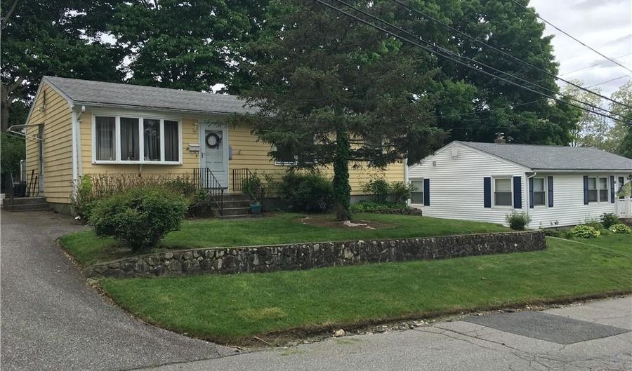 17 Woodcliff Ave, North Providence, RI 02911 - 3 Beds, 1 Bath