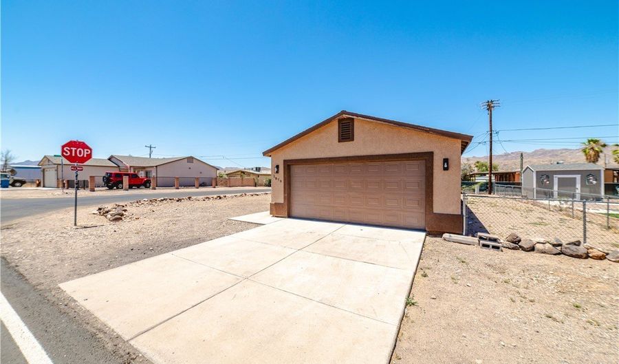 1879 Clearwater Dr, Bullhead City, AZ 86442 - 3 Beds, 2 Bath