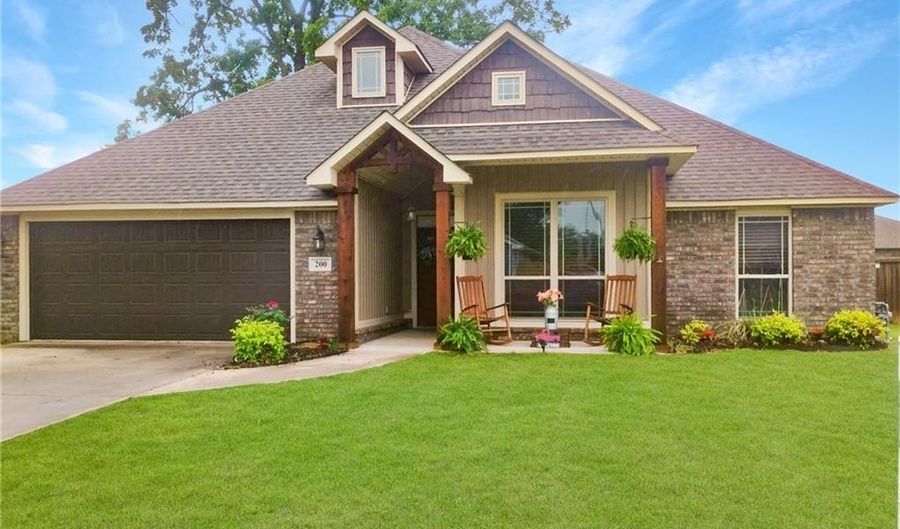 200 Honeysuckle St, Alma, AR 72921 - 3 Beds, 2 Bath
