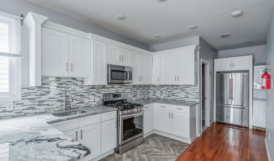 164 AVENUE B 2, Bayonne, NJ 07002 - 3 Beds, 2 Bath