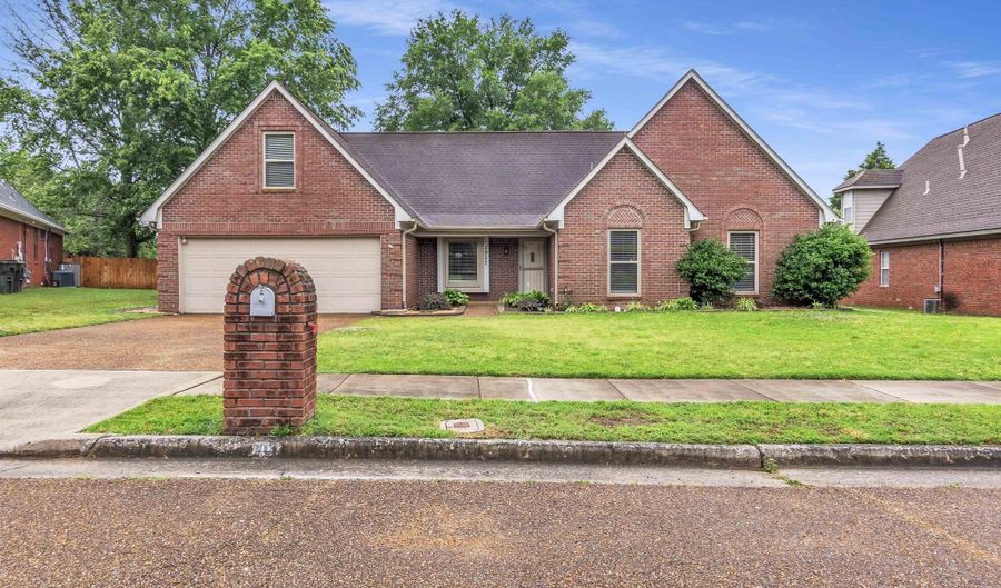 2957 VALLEY LAKE Dr, Bartlett, TN 38135 - 4 Beds, 2 Bath