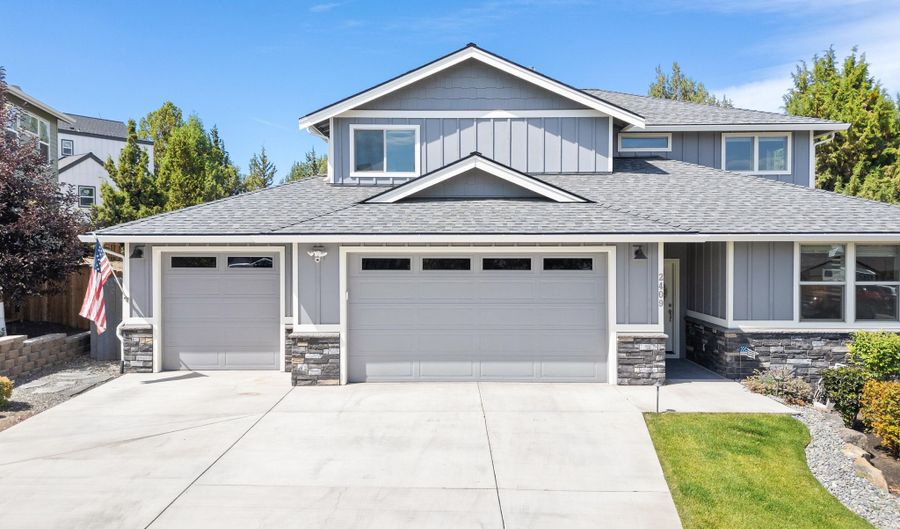 2409 NE Robinson St, Bend, OR 97701 - 4 Beds, 4 Bath