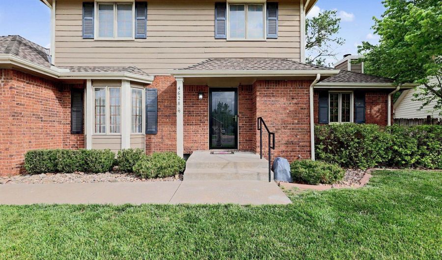 4628 N Farmstead Ct, Bel Aire, KS 67220 - 3 Beds, 4 Bath