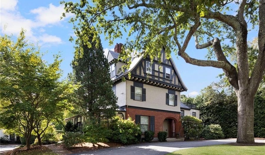 107 Old Beach Rd 2, Newport, RI 02840 - 3 Beds, 2 Bath