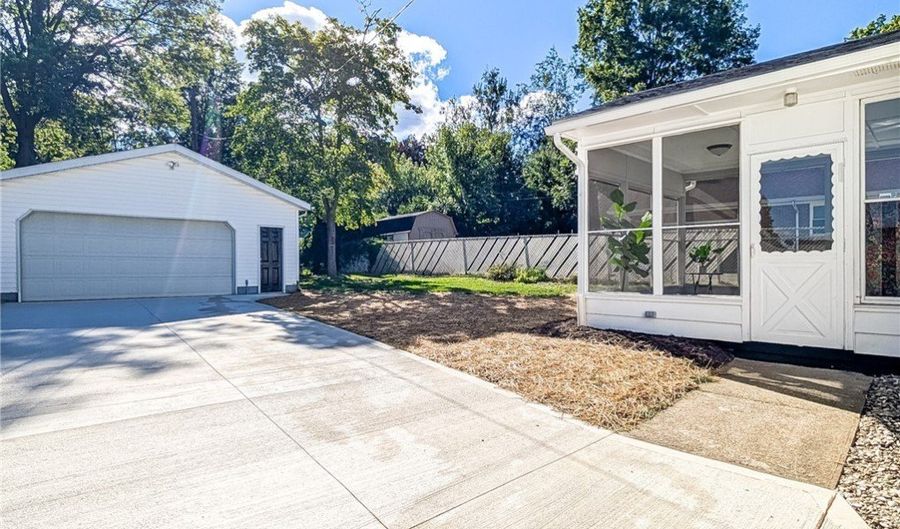 515 Crestview Ave, Akron, OH 44320 - 4 Beds, 2 Bath