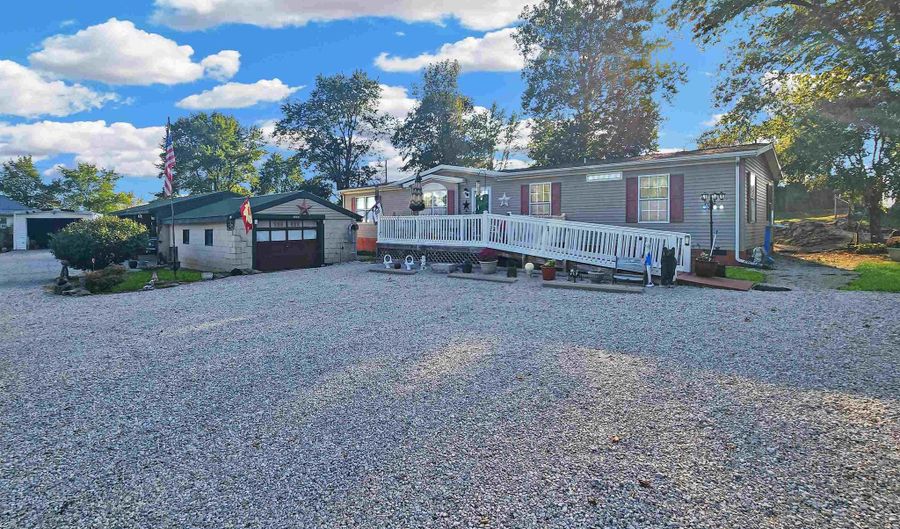 1015 W 4th St, Bicknell, IN 47512 - 4 Beds, 2 Bath