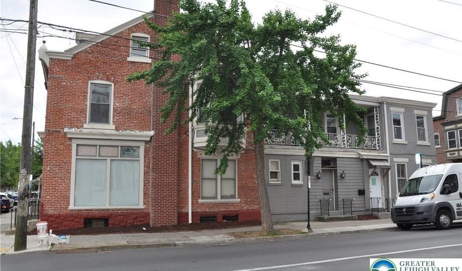 146 11th St, Allentown, PA 18102 - 2 Beds, 4 Bath