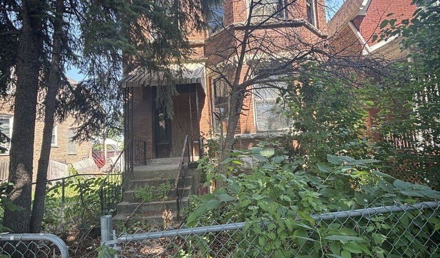 5951 S Elizabeth St, Chicago, IL 60636 - 4 Beds, 2 Bath