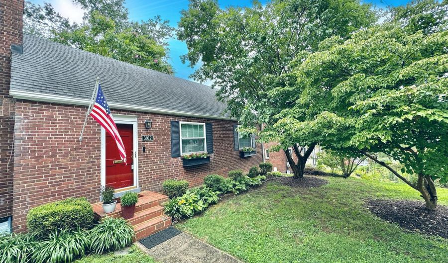 3912 19TH St S, Arlington, VA 22204 - 3 Beds, 2 Bath