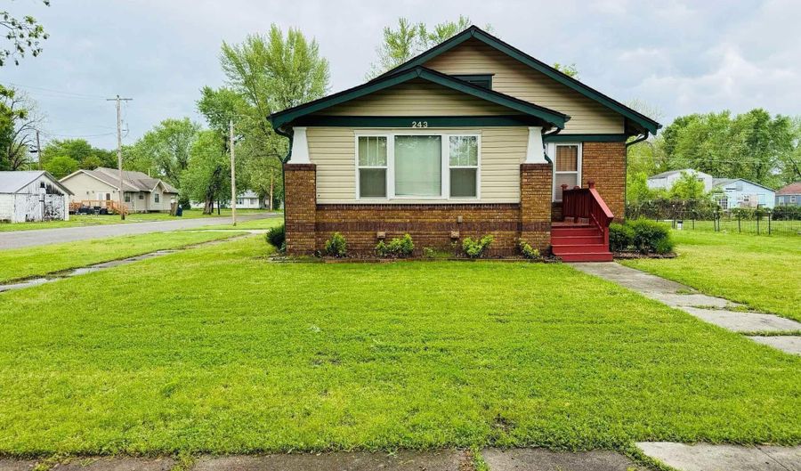 243 E 17th St, Baxter Springs, KS 66713 - 2 Beds, 1 Bath