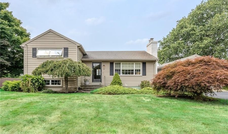 8 Spruce Ave, Middletown, RI 02842 - 2 Beds, 1 Bath
