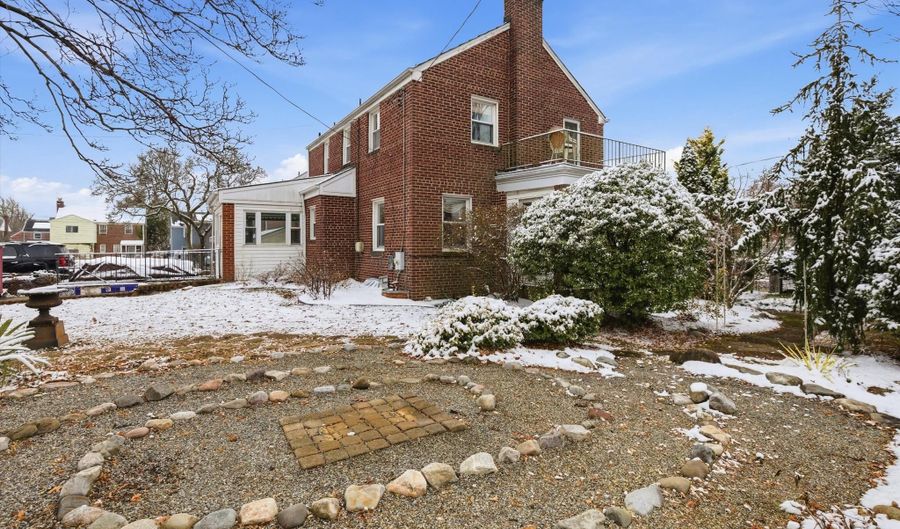 6525 13TH St NW, Washington, DC 20012 - 2 Beds, 3 Bath