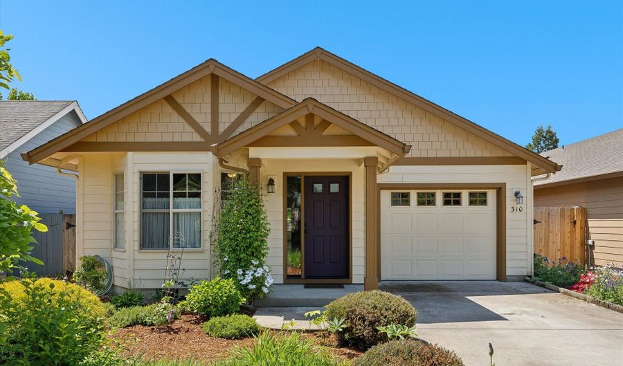 310 SE 4TH Ave, Battle Ground, WA 98604 - 2 Beds, 2 Bath