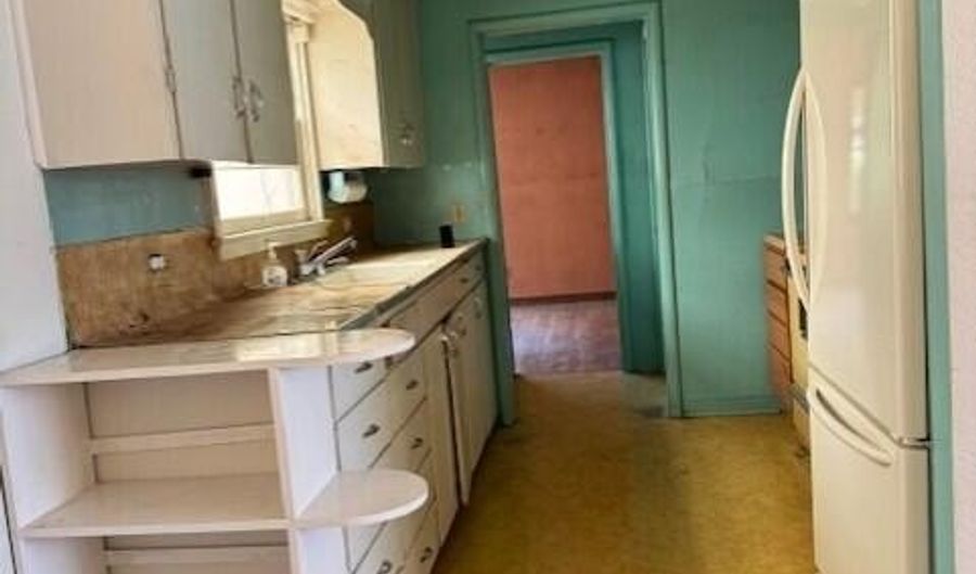 605 Liberty St, Ashland, OR 97520 - 2 Beds, 1 Bath