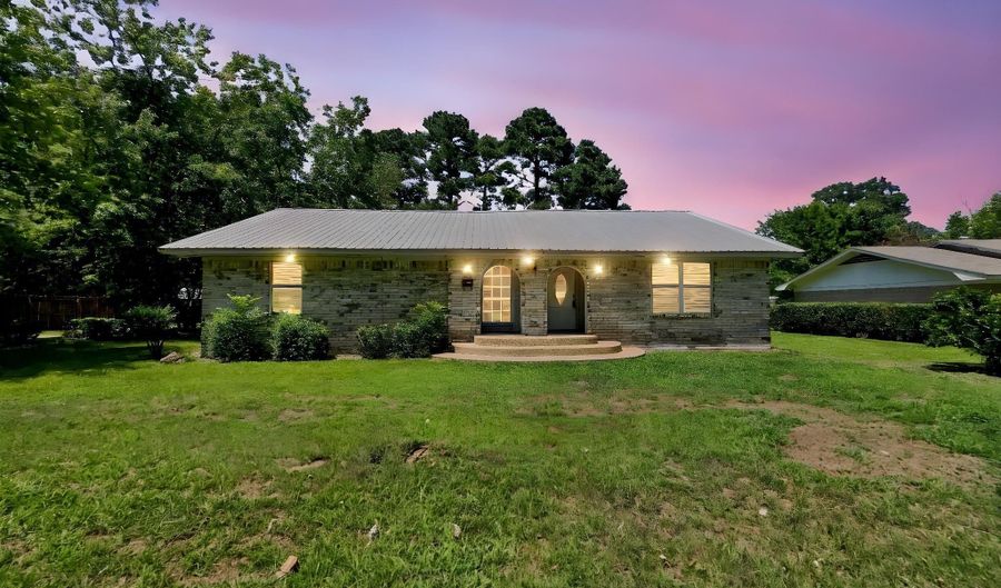 450 Bryan Ave, Ashdown, AR 71822 - 4 Beds, 2 Bath