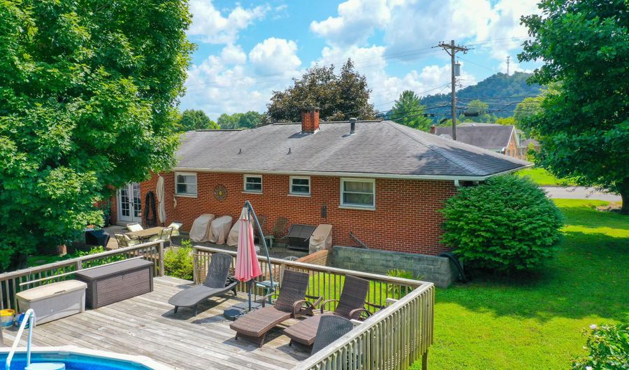 1017 N Main St, Barbourville, KY 40906 - 3 Beds, 2 Bath