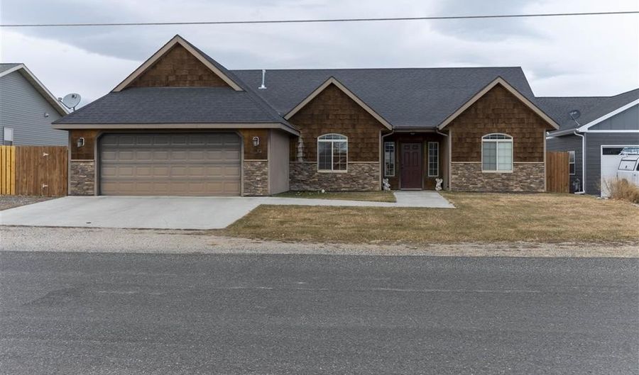 2953 E Ave, Cody, WY 82414 - 3 Beds, 2 Bath