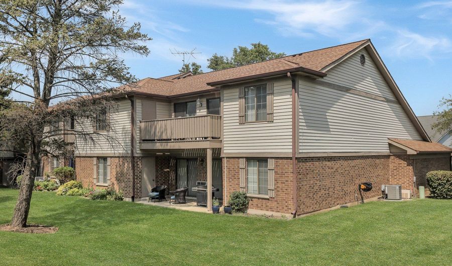 1511 W Pheasant Trail Ln 2, Arlington Heights, IL 60004 - 2 Beds, 2 Bath