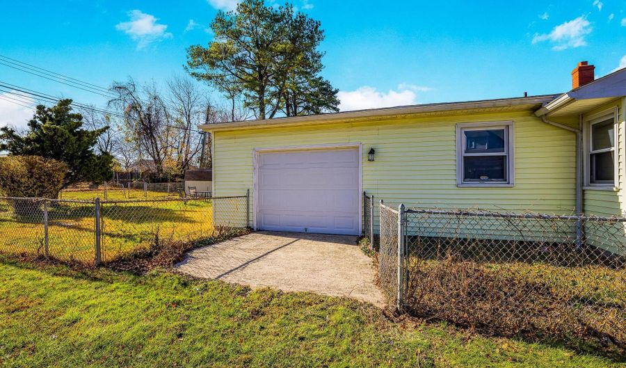 816 LINCOLN St, Dover, DE 19904 - 4 Beds, 2 Bath